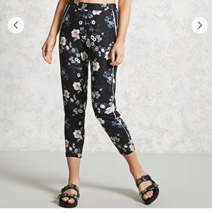 Floral Print Cropped Pants